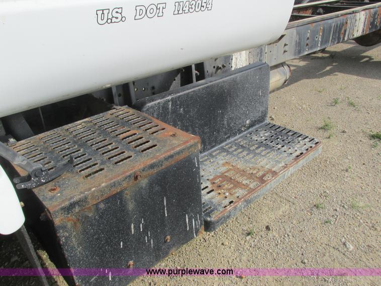 image for item K4058 1995 GMC TopKick truck cab and chassis