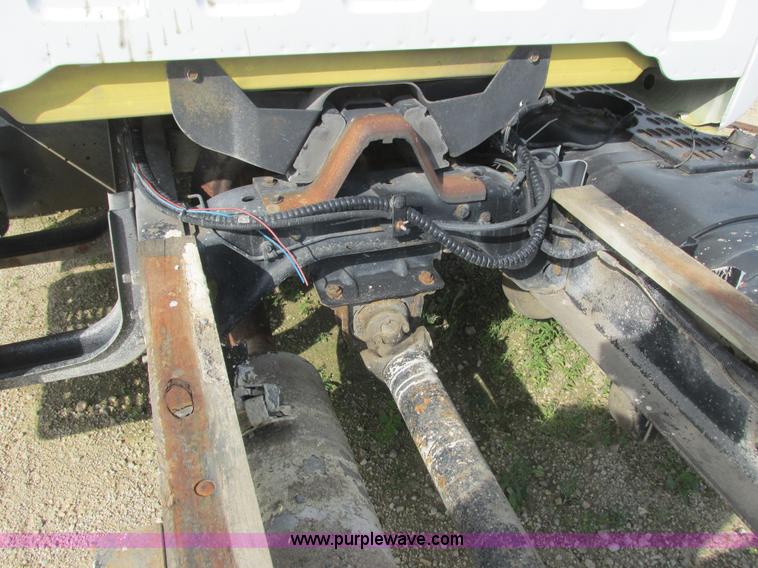 image for item K4058 1995 GMC TopKick truck cab and chassis