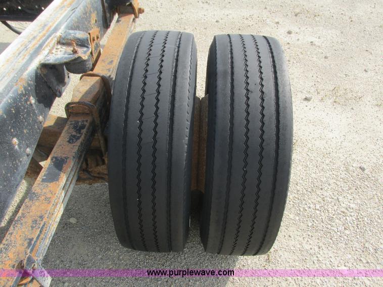 image for item K4058 1995 GMC TopKick truck cab and chassis