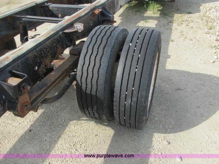 image for item K4058 1995 GMC TopKick truck cab and chassis