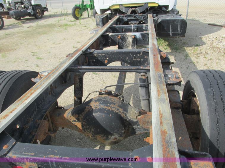 image for item K4058 1995 GMC TopKick truck cab and chassis