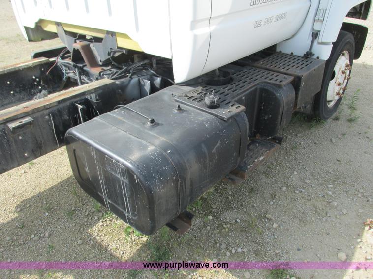 image for item K4058 1995 GMC TopKick truck cab and chassis