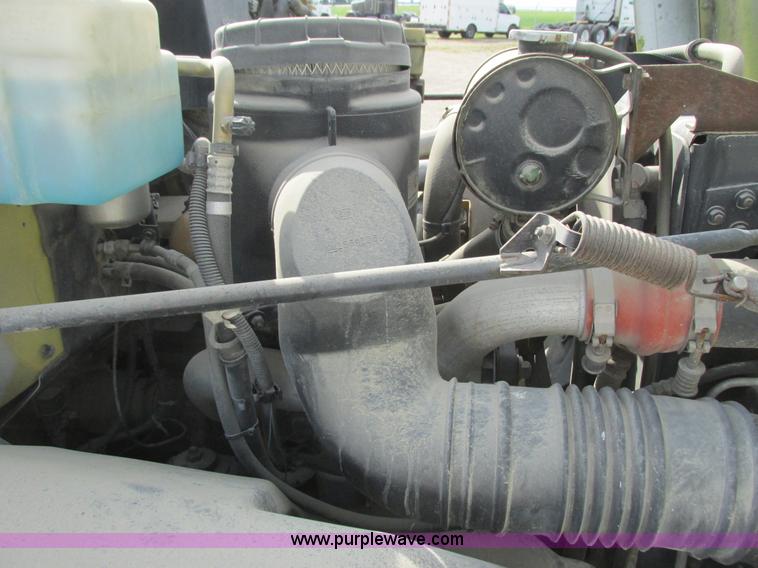 image for item K4058 1995 GMC TopKick truck cab and chassis