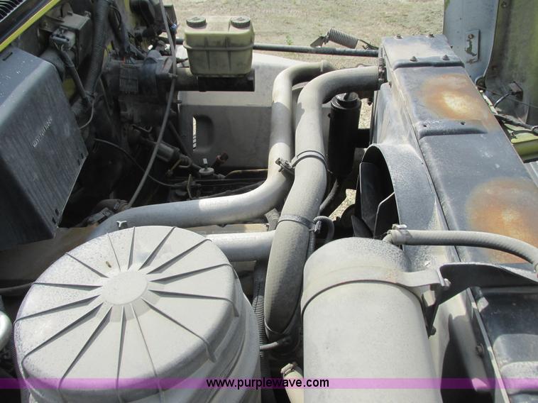 image for item K4058 1995 GMC TopKick truck cab and chassis