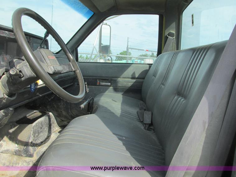 image for item K4058 1995 GMC TopKick truck cab and chassis