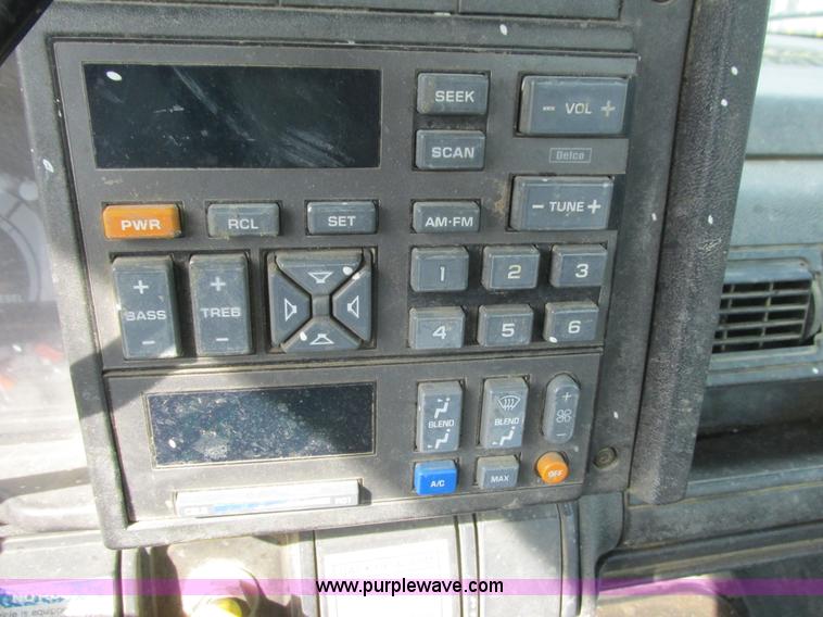 image for item K4058 1995 GMC TopKick truck cab and chassis