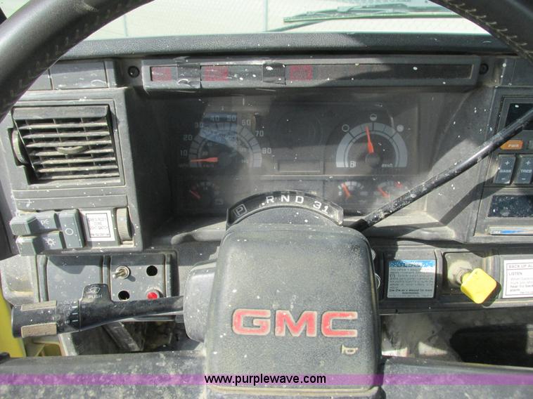 image for item K4058 1995 GMC TopKick truck cab and chassis