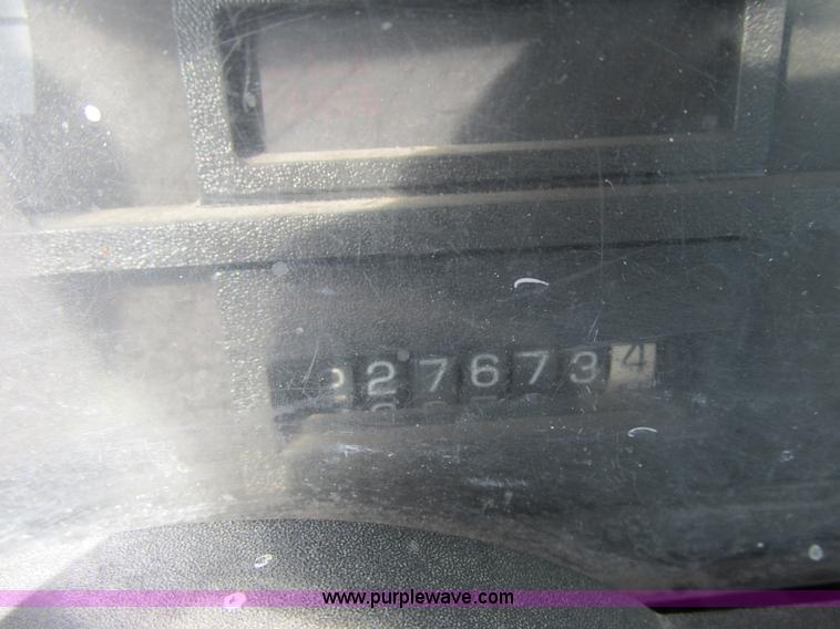 image for item K4058 1995 GMC TopKick truck cab and chassis