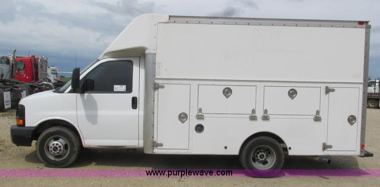 image for item K4061 2006 GMC Savana G3500 Cargo service truck