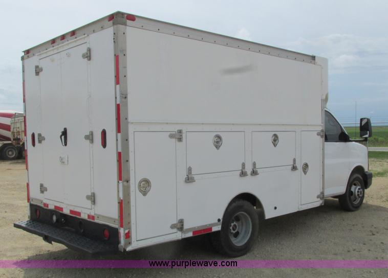 image for item K4061 2006 GMC Savana G3500 Cargo service truck