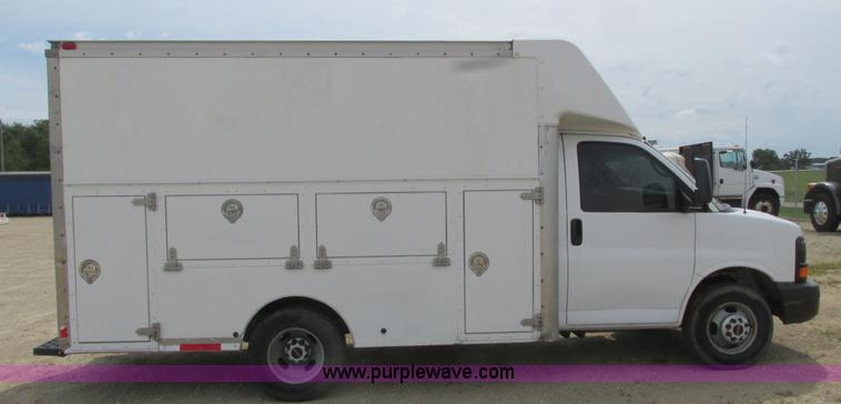 image for item K4061 2006 GMC Savana G3500 Cargo service truck