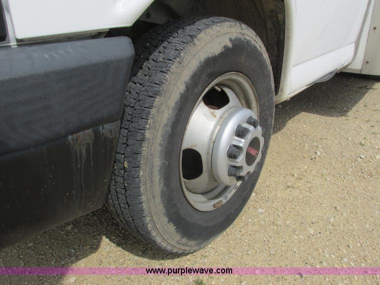 image for item K4061 2006 GMC Savana G3500 Cargo service truck