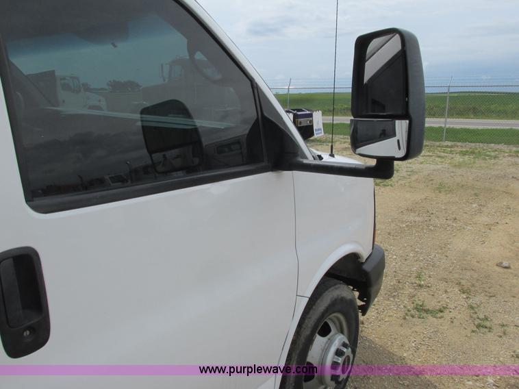 image for item K4061 2006 GMC Savana G3500 Cargo service truck