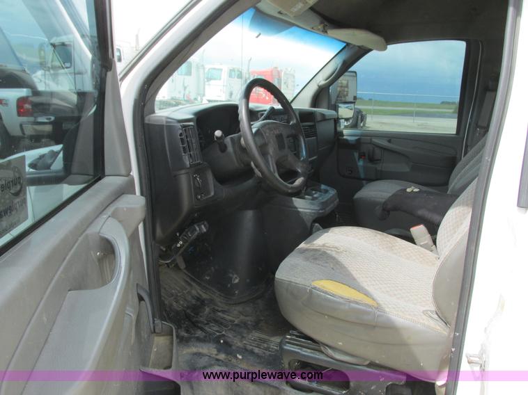 image for item K4061 2006 GMC Savana G3500 Cargo service truck