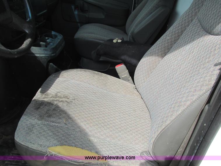 image for item K4061 2006 GMC Savana G3500 Cargo service truck