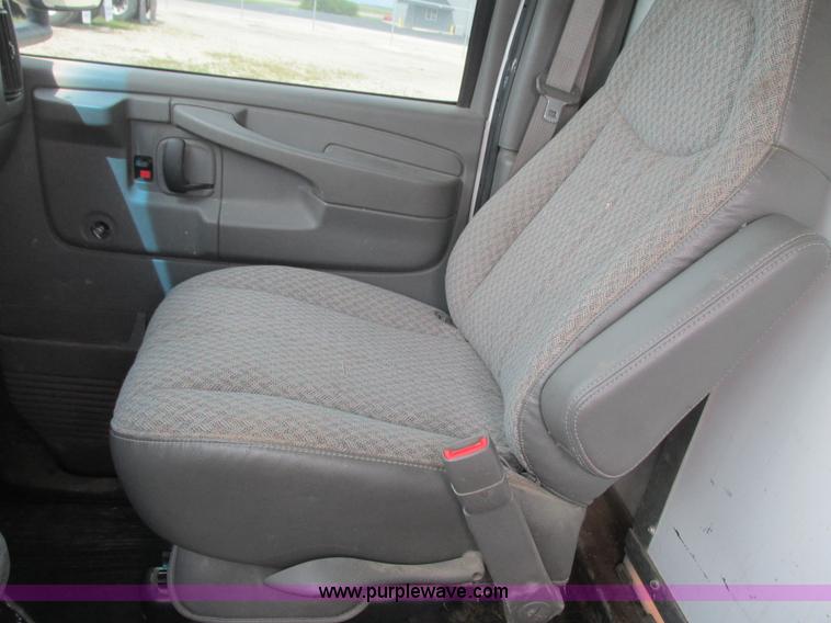 image for item K4061 2006 GMC Savana G3500 Cargo service truck