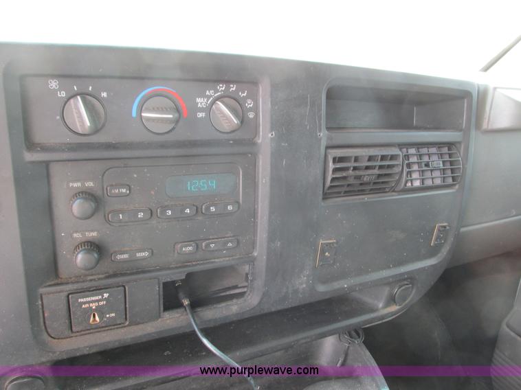 image for item K4061 2006 GMC Savana G3500 Cargo service truck