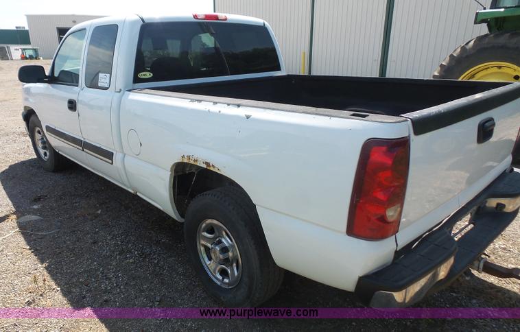 image for item K4739 2003 Chevrolet Silverado 1500 Ext. Cab pickup truck