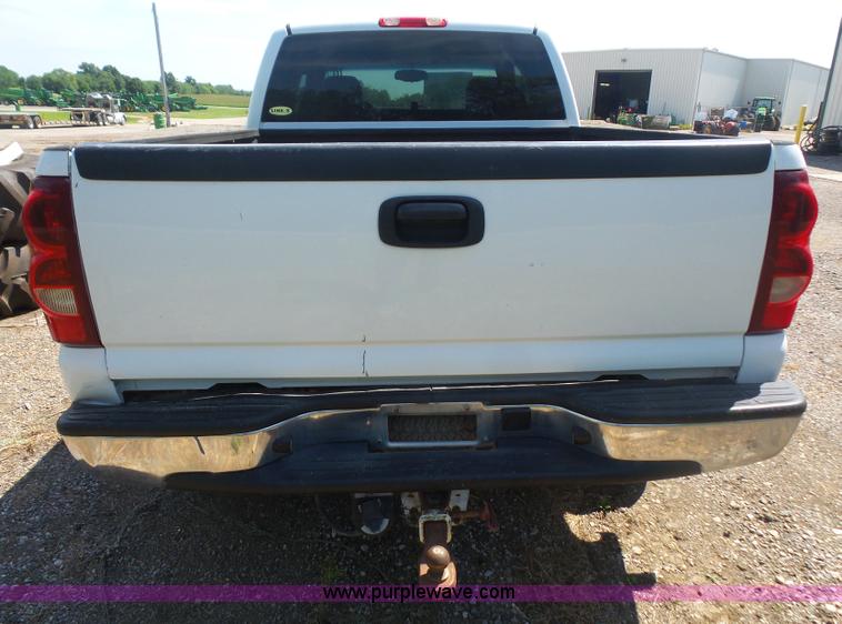 image for item K4739 2003 Chevrolet Silverado 1500 Ext. Cab pickup truck
