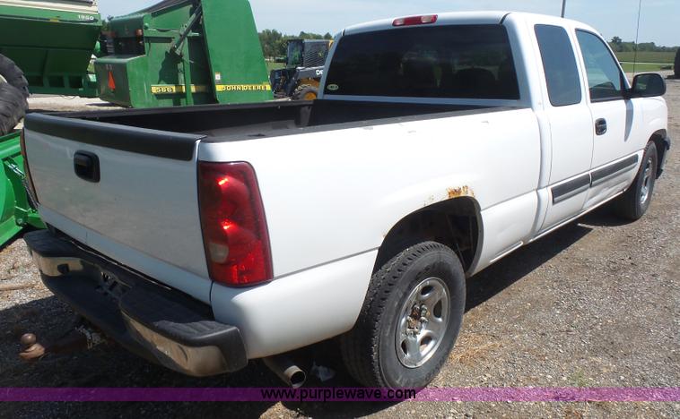image for item K4739 2003 Chevrolet Silverado 1500 Ext. Cab pickup truck