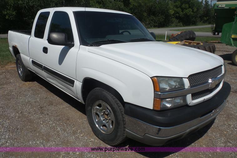 image for item K4739 2003 Chevrolet Silverado 1500 Ext. Cab pickup truck