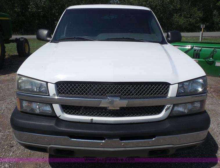 image for item K4739 2003 Chevrolet Silverado 1500 Ext. Cab pickup truck