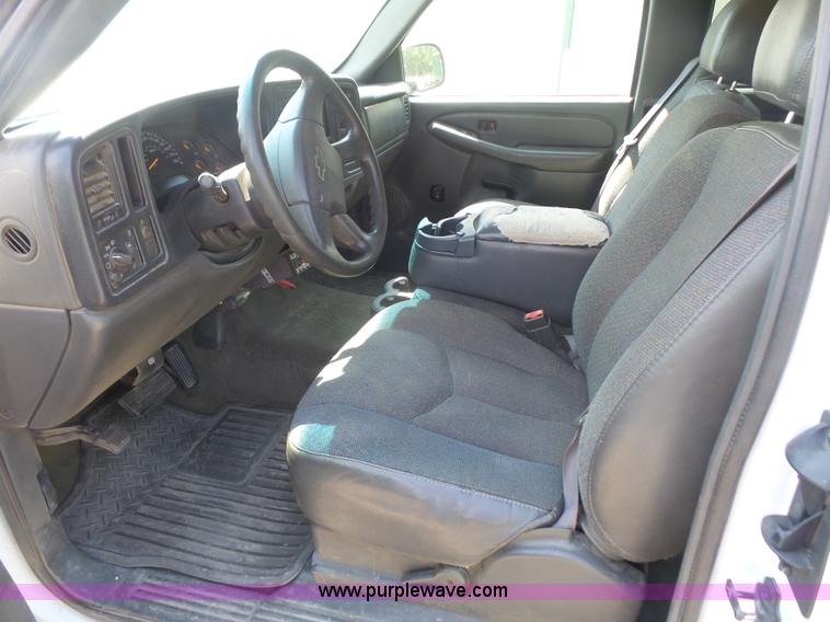 image for item K4739 2003 Chevrolet Silverado 1500 Ext. Cab pickup truck