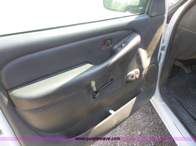 image for item K4739 2003 Chevrolet Silverado 1500 Ext. Cab pickup truck