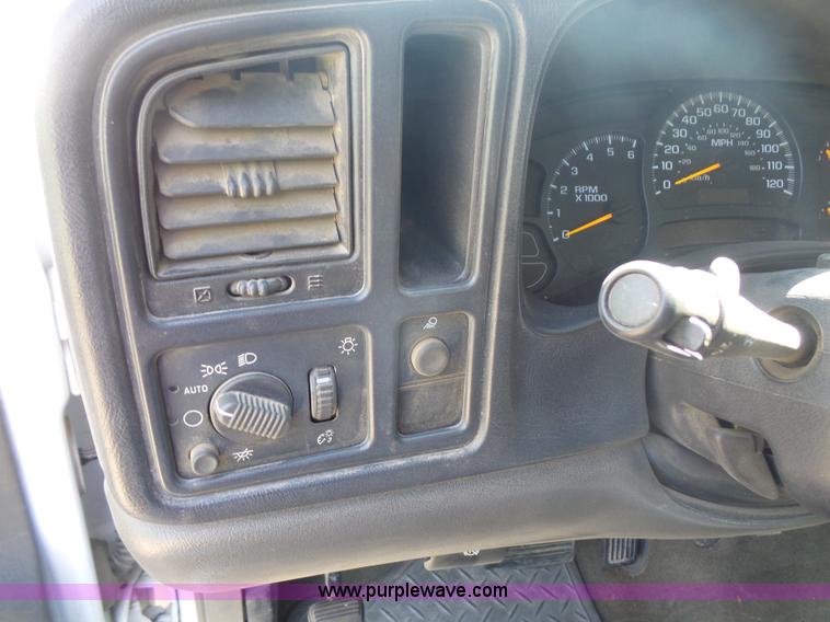 image for item K4739 2003 Chevrolet Silverado 1500 Ext. Cab pickup truck