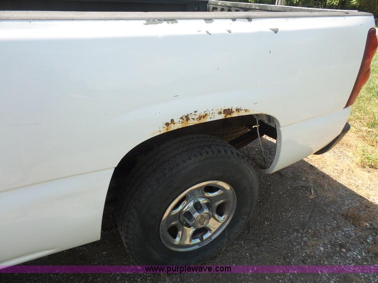 image for item K4739 2003 Chevrolet Silverado 1500 Ext. Cab pickup truck