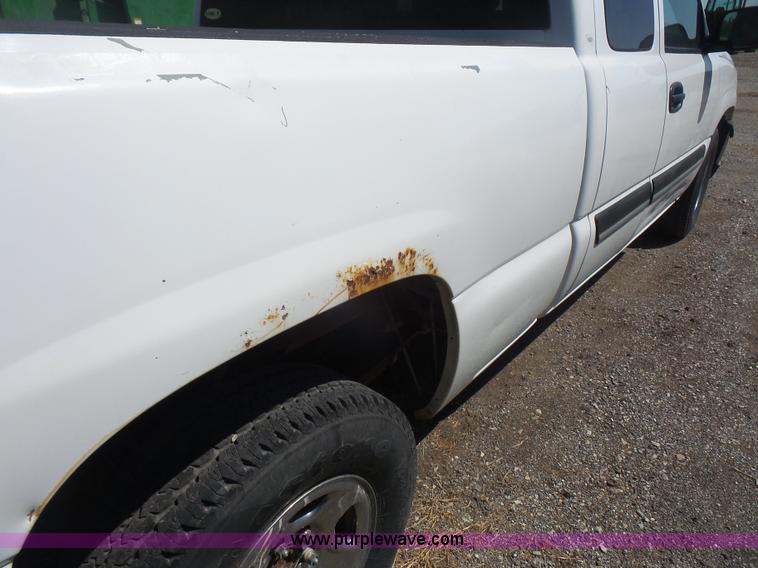 image for item K4739 2003 Chevrolet Silverado 1500 Ext. Cab pickup truck
