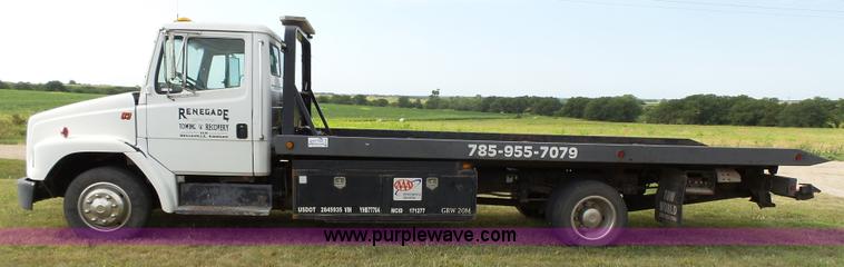 image for item K5304 2000 Freightliner FL60 rollback truck