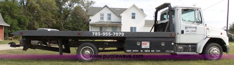 image for item K5304 2000 Freightliner FL60 rollback truck