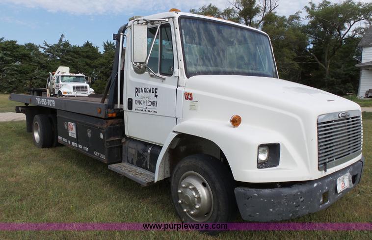 image for item K5304 2000 Freightliner FL60 rollback truck