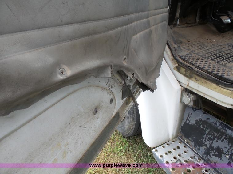 image for item K5304 2000 Freightliner FL60 rollback truck