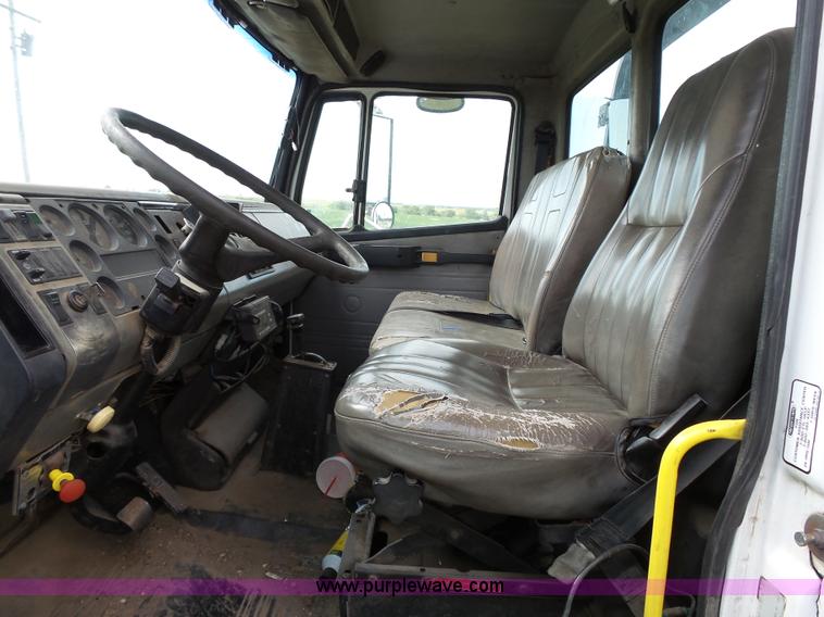 image for item K5304 2000 Freightliner FL60 rollback truck