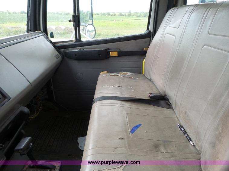 image for item K5304 2000 Freightliner FL60 rollback truck