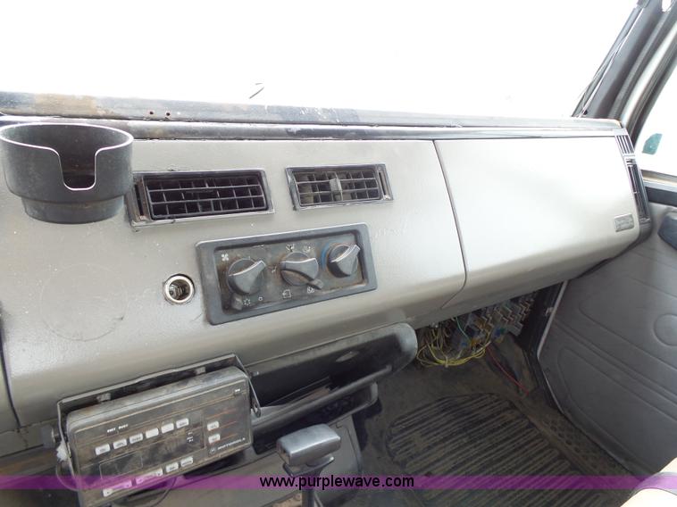 image for item K5304 2000 Freightliner FL60 rollback truck