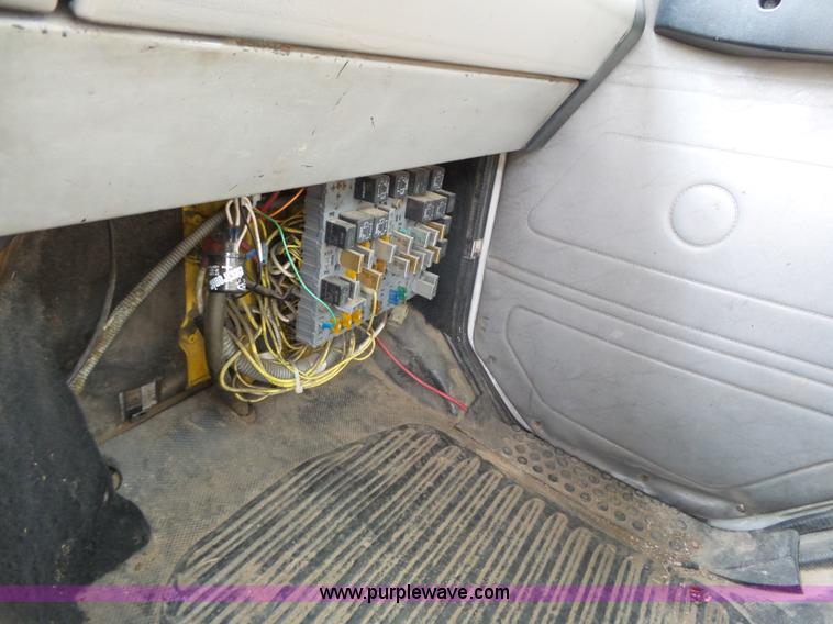 image for item K5304 2000 Freightliner FL60 rollback truck