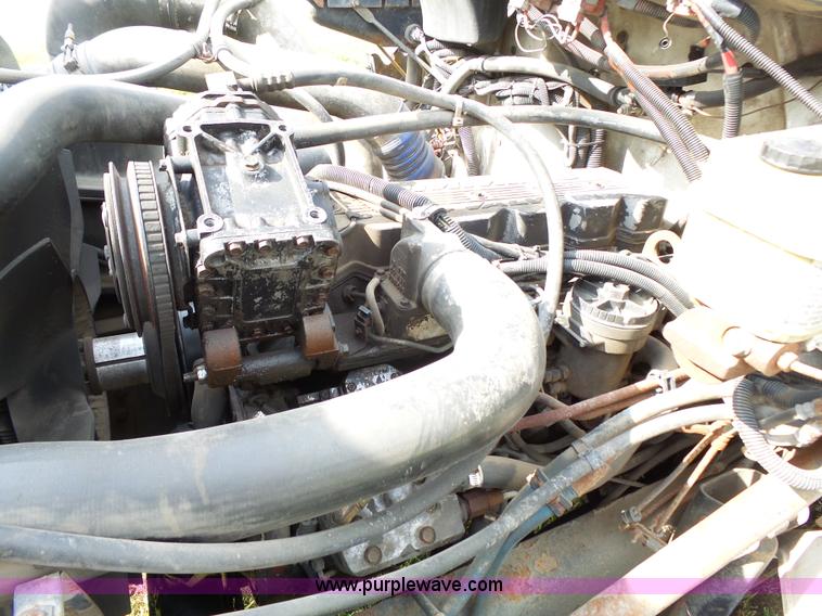 image for item K5304 2000 Freightliner FL60 rollback truck