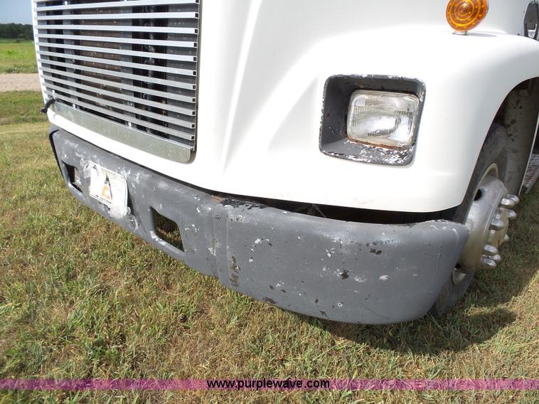 image for item K5304 2000 Freightliner FL60 rollback truck