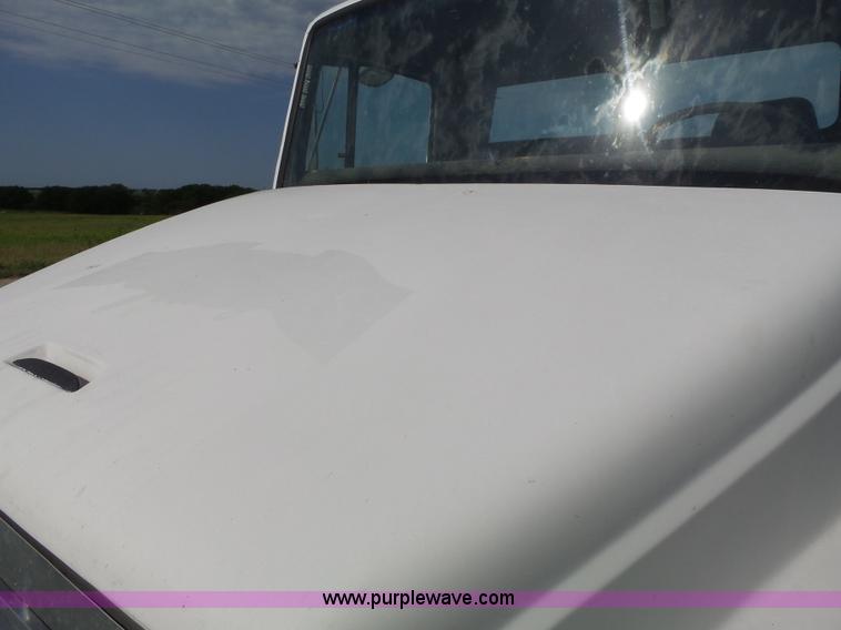 image for item K5304 2000 Freightliner FL60 rollback truck