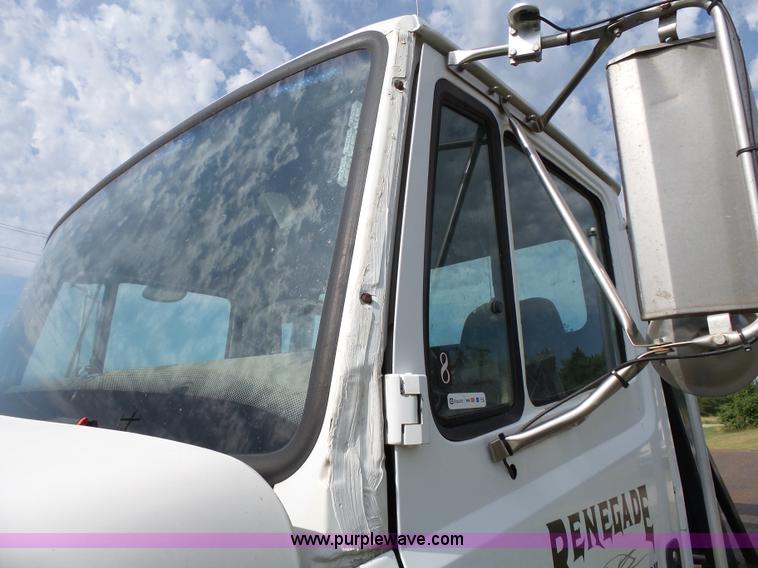 image for item K5304 2000 Freightliner FL60 rollback truck