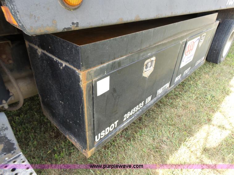 image for item K5304 2000 Freightliner FL60 rollback truck