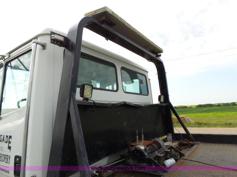 image for item K5304 2000 Freightliner FL60 rollback truck