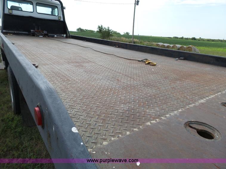 image for item K5304 2000 Freightliner FL60 rollback truck