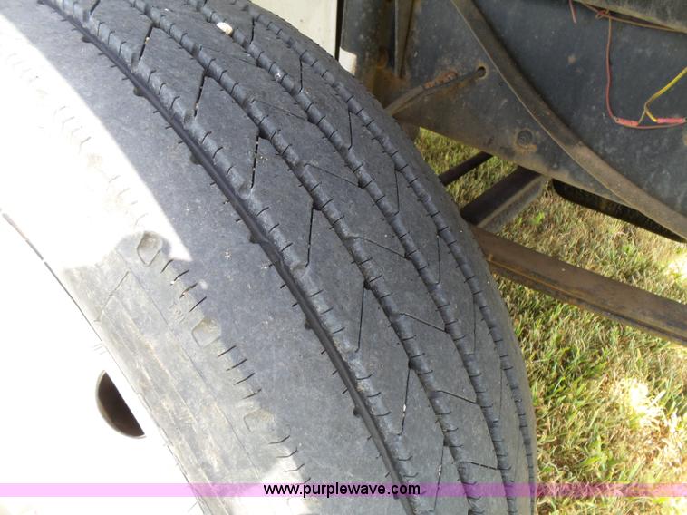 image for item K5304 2000 Freightliner FL60 rollback truck