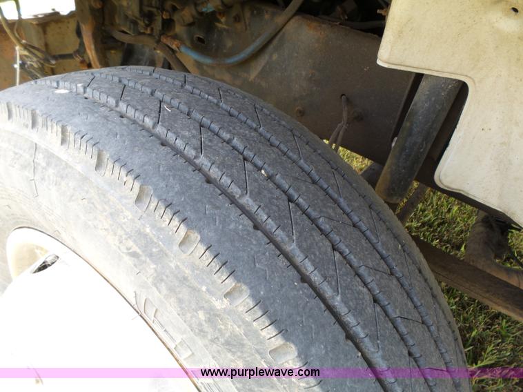 image for item K5304 2000 Freightliner FL60 rollback truck