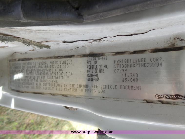 image for item K5304 2000 Freightliner FL60 rollback truck