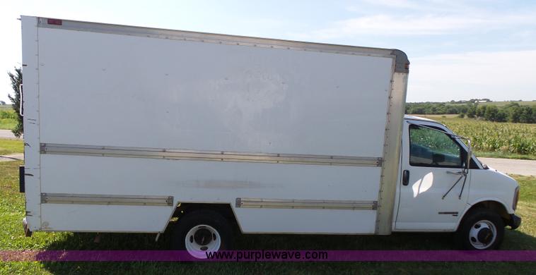 image for item K5316 1997 GMC Savana G3500 box truck